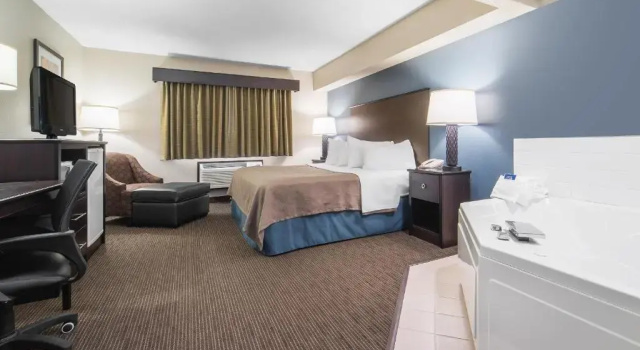 Номер Standard AmericInn by Wyndham North Branch