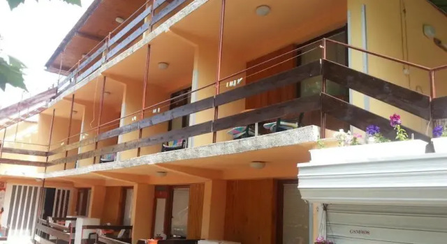 Family Hotel Yulian, Забронировать Отель Отели Кранево с парковкой, Парковка