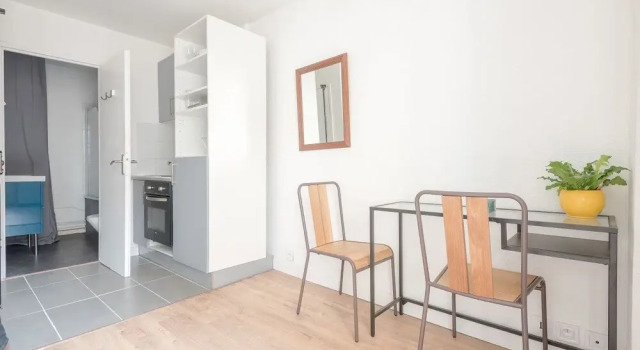 Studio With a Courtyard Place Gambetta