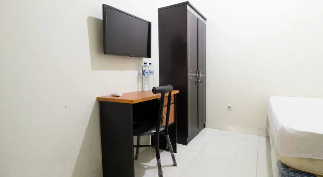 RedDoorz @ Pancoran, Book Hotel Jakarta Jakarta Province, near Digantara Monument