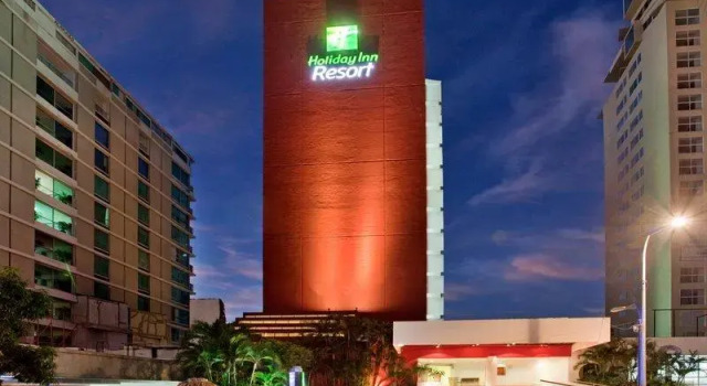 Четырёхместный номер Standard с видом на залив Holiday Inn Resort Acapulco