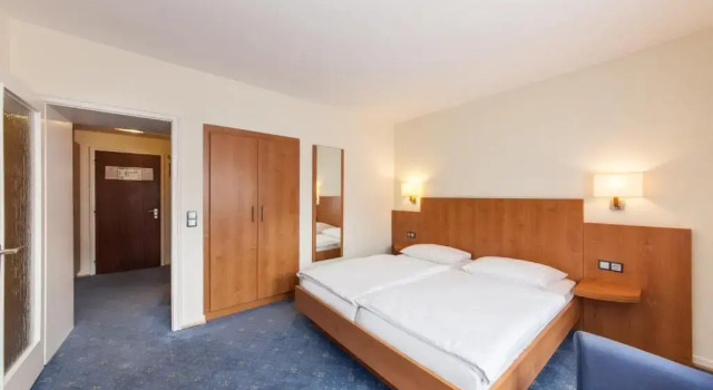 Трёхместный номер Standard Hotel Drei Kronen Elmshorn