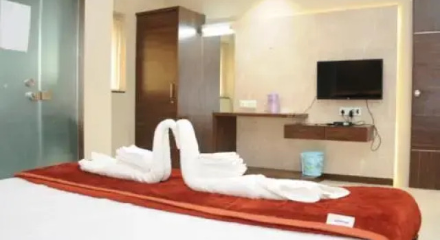 Hotel Om Palace And Party Plot, Varaa Hotelli Bhavnagar Gujarat