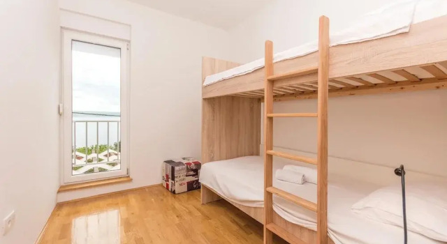 Beautiful Apartment in Maslenica With 3 Bedrooms and Wifi
