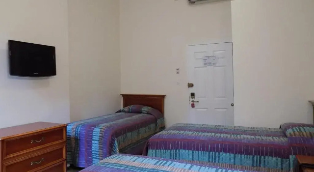 Трёхместный номер Americana Inn