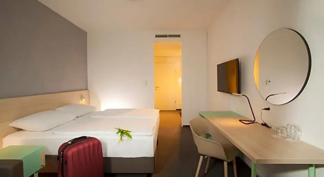 Номер Superior с балконом и с видом на бассейн Hotel Vesna