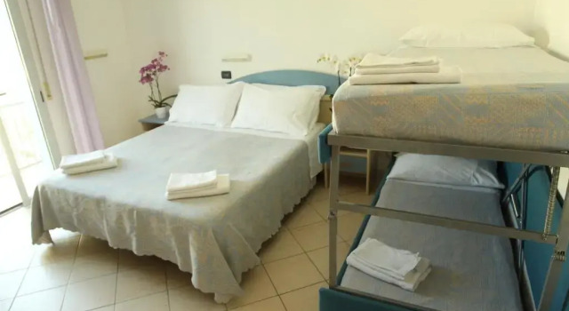Четырёхместный номер Standard с балконом Hotel Giorg