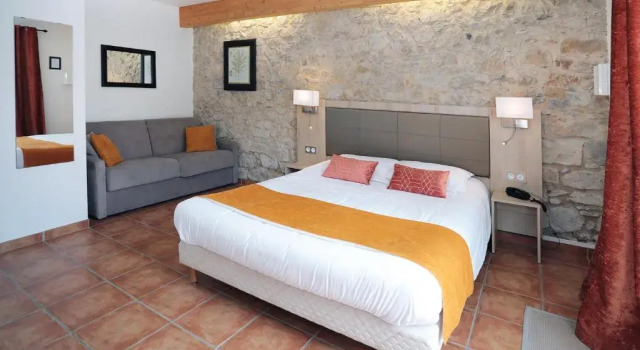 Четырёхместный номер Comfort Logis Hôtel & Spa Déjeunez Sous LArbre