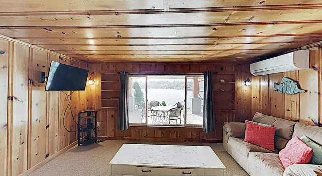 Hidden Gem: 1-acre Lakefront W/ Hot Tub, Dock 4 Bedroom Home, Book Vacation Home Lincoln City Oregon Coast