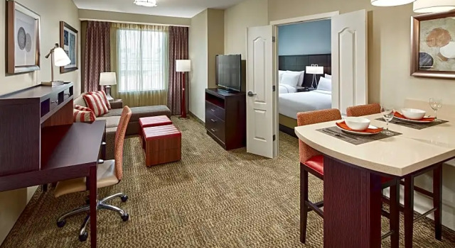 Четырёхместный люкс c 1 комнатой Staybridge Suites Anaheim At The Park by IHG