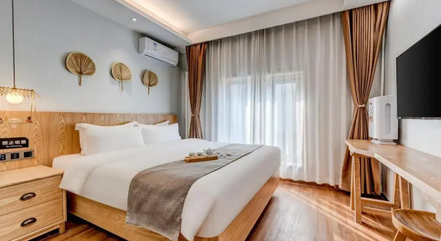 Двухместный номер Standard Happy Dragon City Culture Hotel -In the city center Close to Forbidden City&Wangfujing Street&Subway Nearby &free coffee & Free laundry&English speaking with tour services &Free WiFi unlimited for Western software