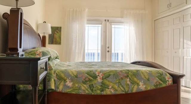 NEW Oceanfront Condo in George Town, Book Hotel George Town Grand Cayman