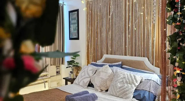Casa Crisav Staycation place at AZURE, Забронировать Апарт-отель Паранак 