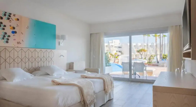 Номер семейный Standard с частичным видом на море Iberostar Waves Royal Andalus