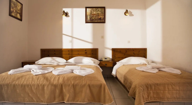 Четырёхместный номер Standard с балконом и с частичным видом на море Filoxenia Hotel Monemvasia