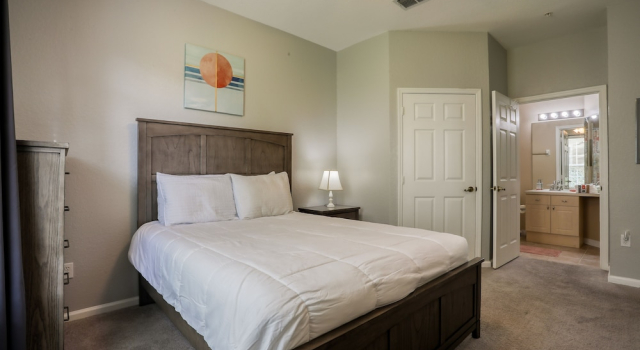 Resort Condo Near Disney With Pool, hot Tub, Tennis, Central AC, & Washer/dryer