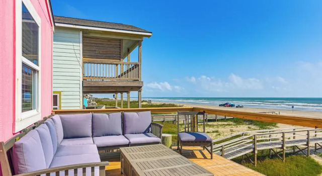 Коттедж Beachfront Cottage w/ Boardwalk in Freeport