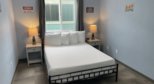 Люкс с 3 комнатами Coastal Inn and Suites
