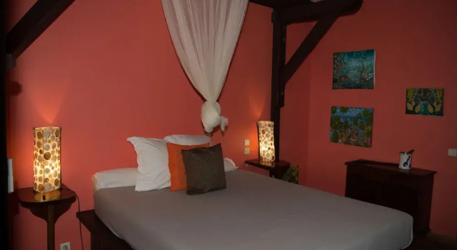 VILLA DU JARDIN BOTANIQUE, EX. PROPRIETE COLUCHE, Réserver Villa Cottages à Basse-Terre, Cottage