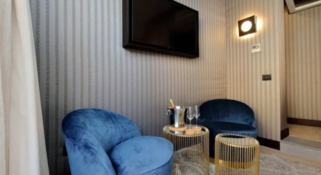 Двухместный номер Deluxe с балконом HELMIRAGE Piazza di Spagna Suite