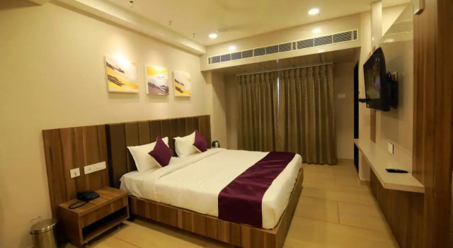 Hotel Sri Mamatha Inn, Rezerwuj Hotel Suryapet Telangana
