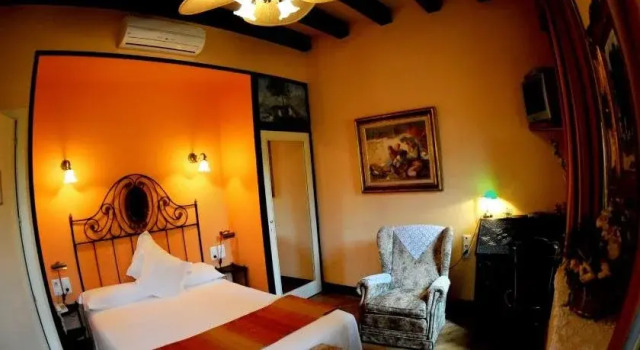 Hotel Torre Marti, Buchen Sie Hotel Sant Julia de Vilatorta 