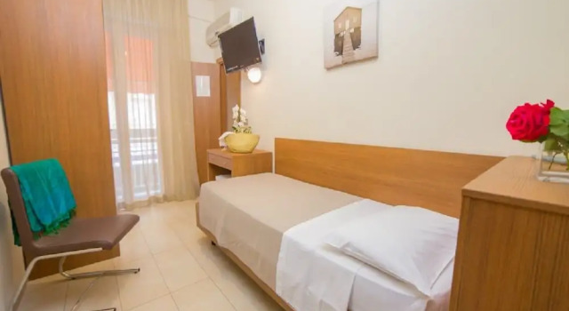 Одноместный номер Standard Mediterraneo Hotel & Suites