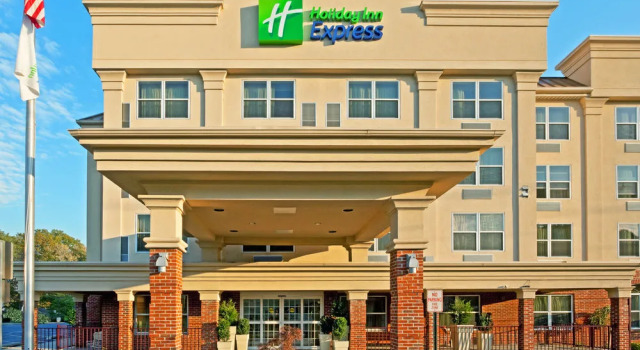 Holiday Inn Express & Suites Woodbridge, Забронировать Отель Вудбридж 