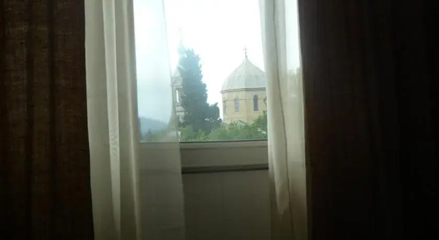Mtsvane Kvavila, Забронировать Хостел Хостелы Кутаиси, рядом с Bagrati Cathedral, Хостел