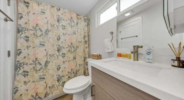 Апартаменты Deluxe Oneluxstay 3BR Home Near the Beach