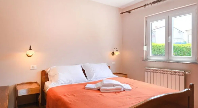 Modern apartment with pool, free Wi-Fi and air conditioning, ideal for a couple