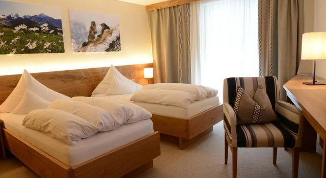 "Quality Hosts Arlberg Hotel Garni Mössmer", Book Hotel Hotels in Vorarlberg with Parking, Parking