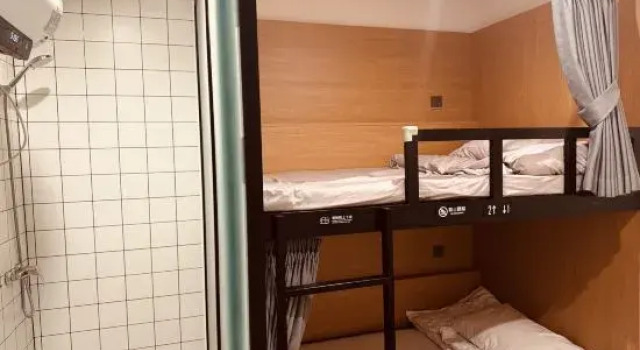 Кровать в общем номере (женский номер) N Power Youth Residence Hotel (Qingdao Zhanqiao Railway Station)