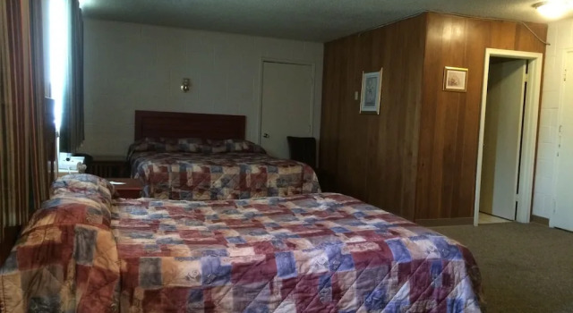 Номер Executive Esterhazy Motor Hotel