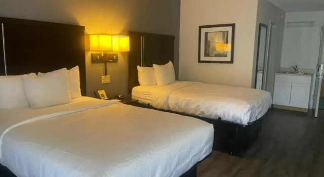 Четырёхместный номер Standard Suburban Studios Rock Hill Northeast I-77