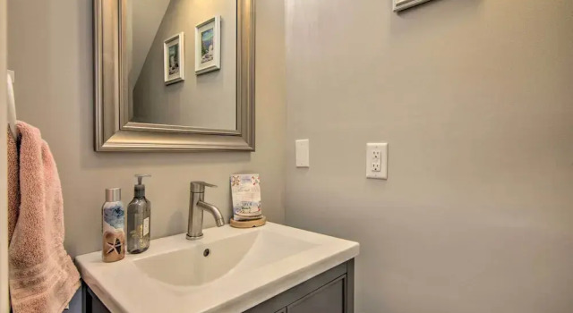 Апартаменты Near Ocean City Beach: Waterfront Condo w/ Deck!