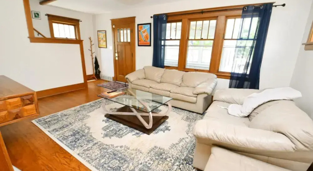 Updated Bungalow Steps to Notre Dame 410, Buchen Sie Ferienhaus Villen in Notre Dame, Villa