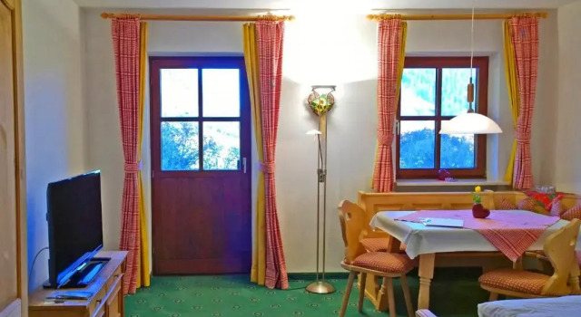 Gschwendtnerhof Wagner Appartement 7, Varaa Huoneisto Hotellit Baijeri pysäköinnillä, Pysäköinti