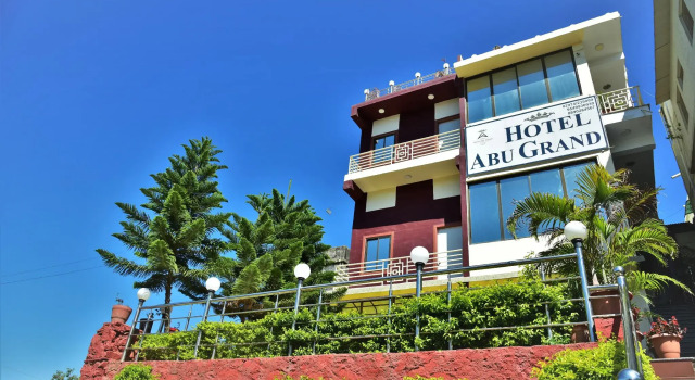 Hotel Abu Grand, Забронировать Отель Отели штата Раджастхана с парковкой, Парковка