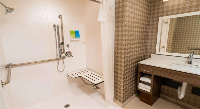 Четырёхместная студия Home2 Suites Bakersfield
