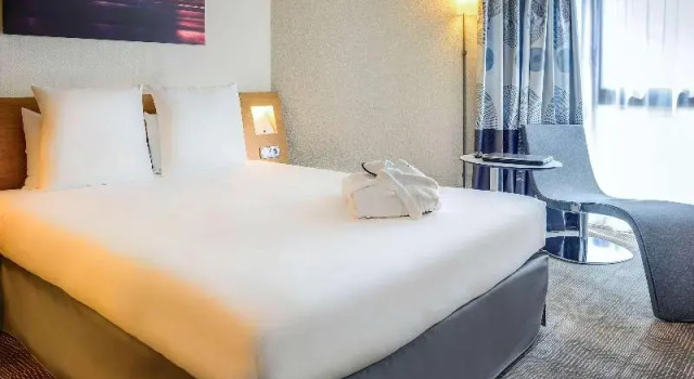 Двухместный номер Standard с балконом Novotel Paris Suresnes Longchamp