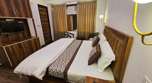 Двухместный номер Deluxe White House Hotel And Banquet