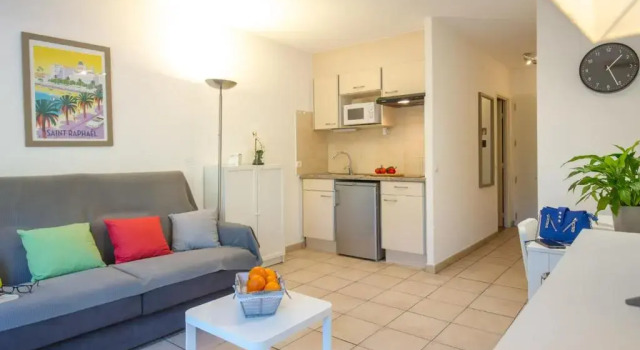 Appartement Saint-Raphaël, 1 pièce, 3 personnes - FR-1-466A-32, Reservar Apartamento Saint-Raphael Mimosa Road
