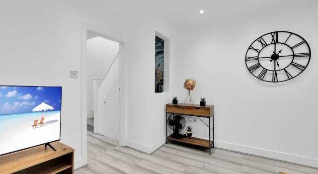Newly Refurbished 2 Bed Hse Town Centre