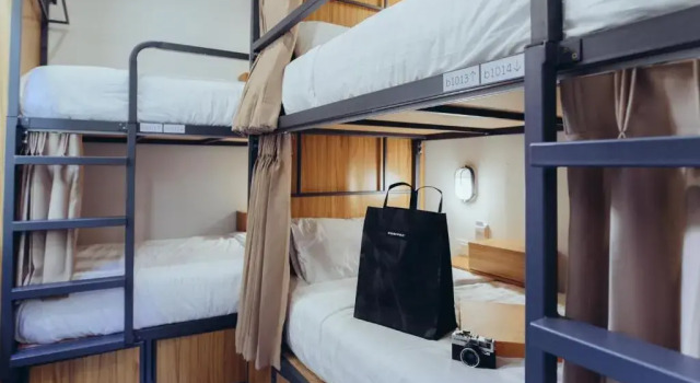 Кровать в общем номере Peace Factory Hostel