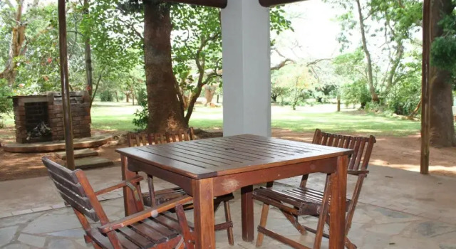 Бунгало Sand Forest Lodge