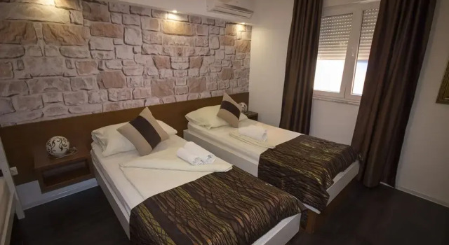 Четырёхместный номер Standard с балконом Hotel Villa Nadin