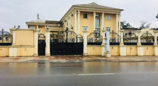 Feligold Royal Hotel Benin, Rezerwuj Hotel Hotele w Ikpoba-Okha z basenem, Basen