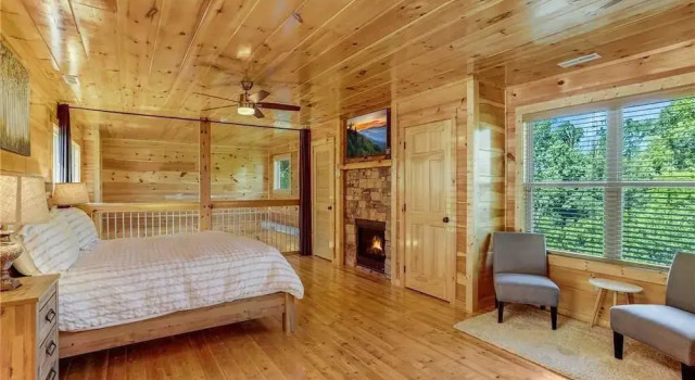 Splash of Moonshine - Two Bedroom Cabin, Забронировать Отель Отели Пиджен-Фордж с парковкой, рядом с Cooter’s Place &amp; Museum, Парковка