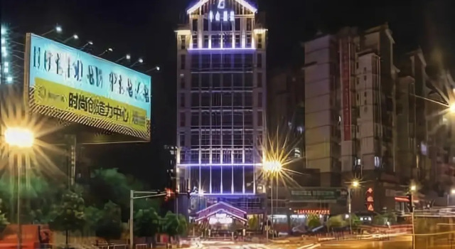Banshan Hotel, Rezerwuj Hotel Hotele w Qiandongnan z parkingiem, Parking